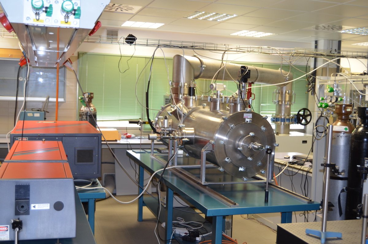 FCTQ_uclm's tweet photo. Al estudiar en la @FCTQ_uclm en la tendrás acceso a laboratorios de última generación, lo que te permitirá realizar experimentos y prácticas innovadoras que te prepararán para el mundo laboral. 🧪🔬 #QuimicaUCLM
@uclm_es https://t.co/u3lOt1WhQe