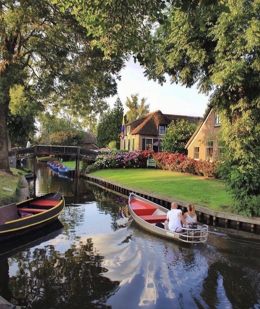 neredenevarrrr's tweet photo. Giethoorn, Hollanda. https://t.co/3XevbOMrvE