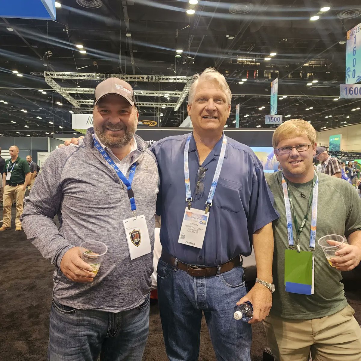 WeaverAgronomy's tweet image. Great catching up with old friends @PerryGalloway10 and @13drozd!! #biggerthingstocome
#greatfriends