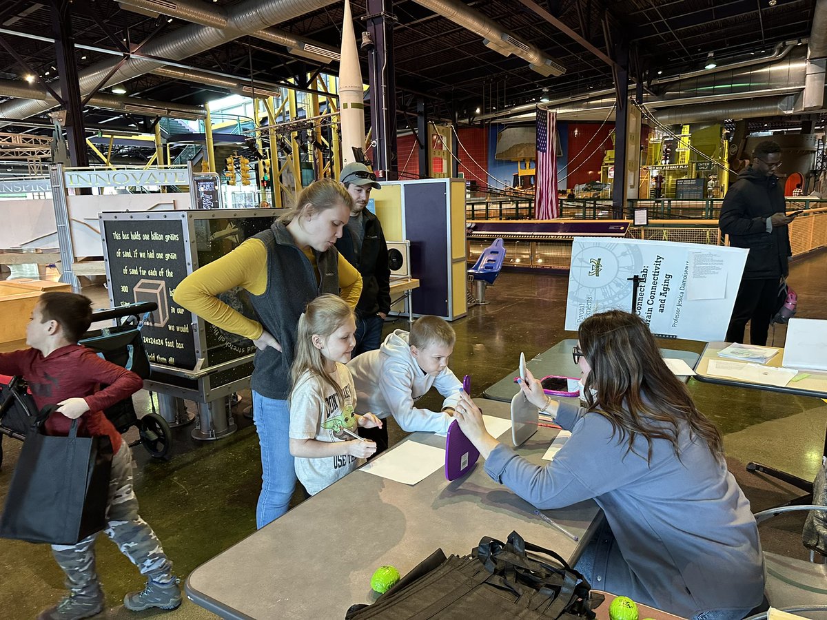 WayneStateNeuro's tweet image. Brain Day in Detroit was a major success! Big crowds excited to learn from our campus Neuroscientists! Thanks to all who helped  create this wonderful experience, especially our partners at the Michigan Science Center. @WayneStateCLAS @waynestate @WayneStateTNP @waynemedicine