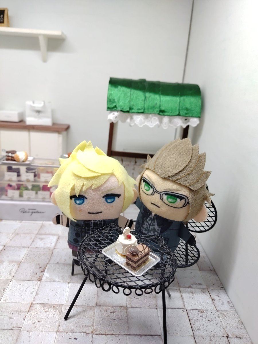 ゲーセンでみつけた撮影スペース☺最近はぬい用の場所作ってくれてるんだね。大きさぴったりィ😊💕

#PromnisWeek2023