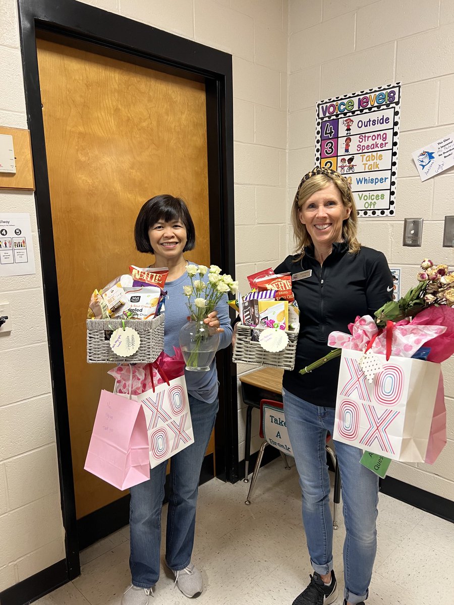 Thanks so so much to our Hive families for all of the special treats!! 💗💗. Thank you also PTA for making our week so special! 💗💗#feelingblessed ⁦<a href="/DolvinPTA/">Dolvin PTA</a>⁩ ⁦<a href="/DolvinES/">Dolvin ES</a>⁩
