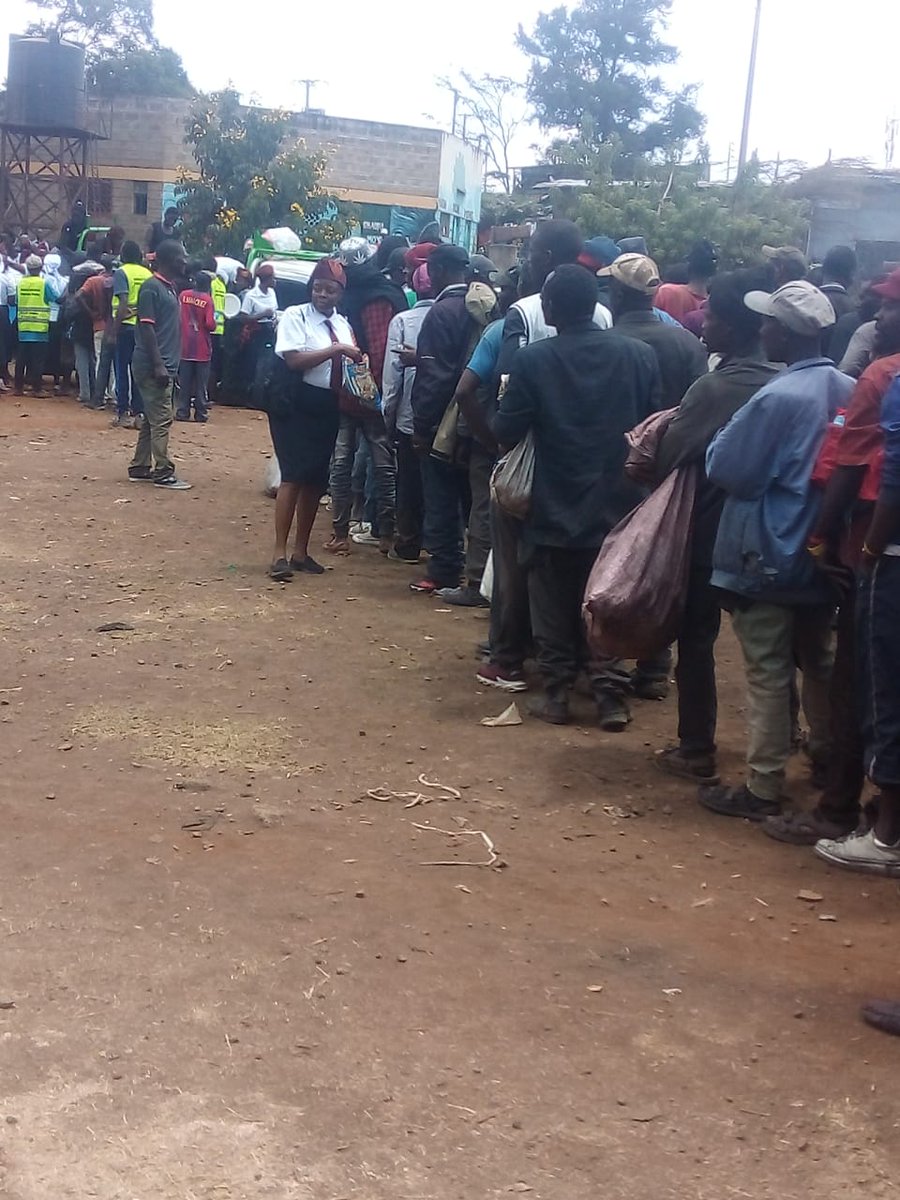 KaromiJosephat's tweet photo. Thanks to #SDA CHURCH #Shauri-Moyo for giving less fortunate food at #Historical Kamukunii Park
@StateHouseKenya
@NairobiCityGov
@Wanavijiji_sdi
@kecccbo
@NemaKenya
@GreenBeltMovmnt https://t.co/u8qpuJgIQI