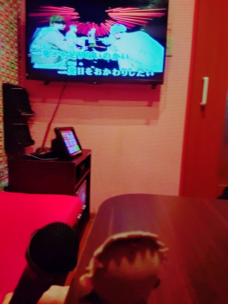 📷どれ歌おっかな～…

🍴オレは最近気になって頭から離れない歌があるんだ。

📷どれ？じゃ、オレそれ歌うよ。

🍴そうか。ならオレはプロンプトの気になっている歌を歌おう。

📷ホント？じゃ入れるよ。

#PromnisWeek2023