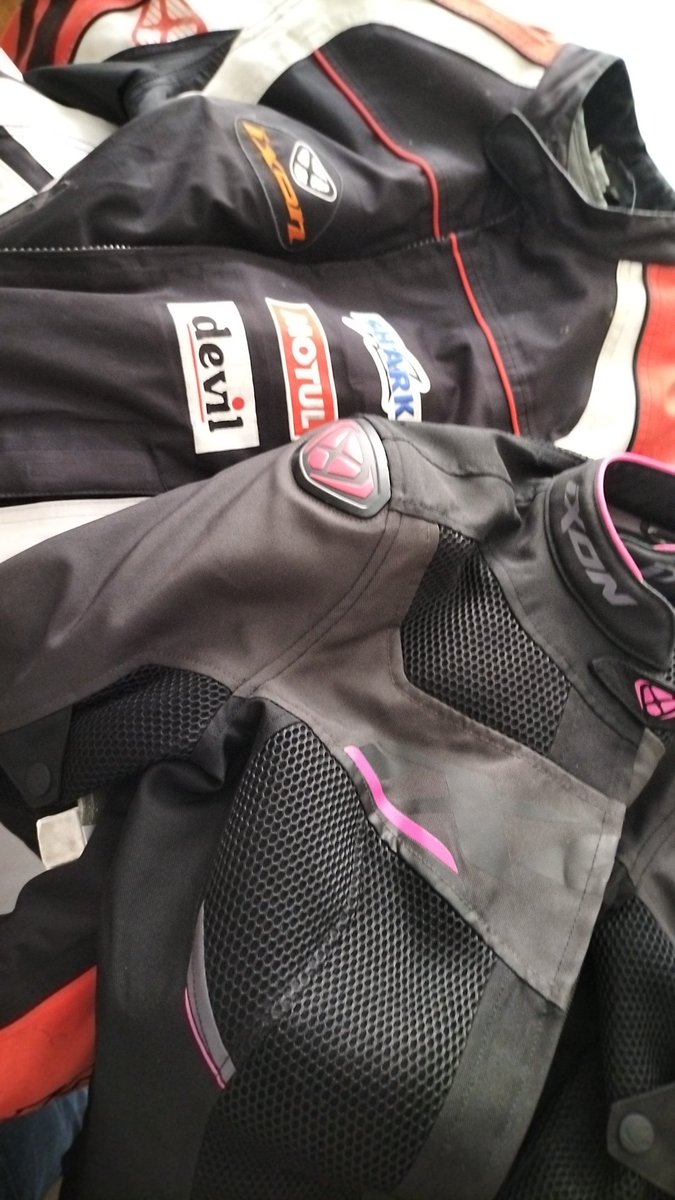 Sexeleven11's tweet photo. 🥳🥳Vous êtes trop fort ! 💪💪
Le récompense arrive très vite 🙏 !
Car puisqu'il fait beau aujourd'hui, on sors les blousons, les gants, les casques !
On pars en balade en amoureux ! 🏍️✌️
Peux être un arrêt coquin sur la route ! 🤭 #dimancheoutdoor https://t.co/TY7COMDT3h