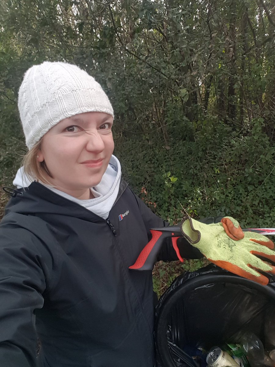 KISEsperanto's tweet photo. Ĉi matene mi iris al la proksima parko kaj partoprenis rubokolekton . Ene de dek minutoj mi plenigis grandan sakon da rubo 🤢
Mi ŝatas partopreni ĉi tiujn eventojn ĉar mi renkontas lokajn homojn kaj pasigas tempon en naturo.
Ĉu vi voluntulas en la komunumo?
#Esperanto https://t.co/sddqXr6GNF
