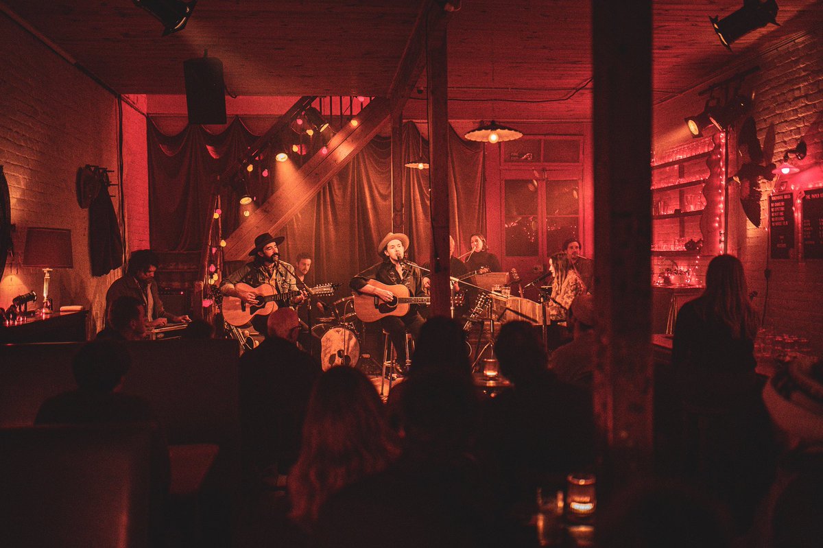 thepaperkites's tweet photo. ON THE NEW ALBUM: “What began as something imagined, became an experience realised by everyone in the room. A kind of magic born from people connecting with music and friends” 📸 @jakesimkin https://t.co/6clswhhB8q