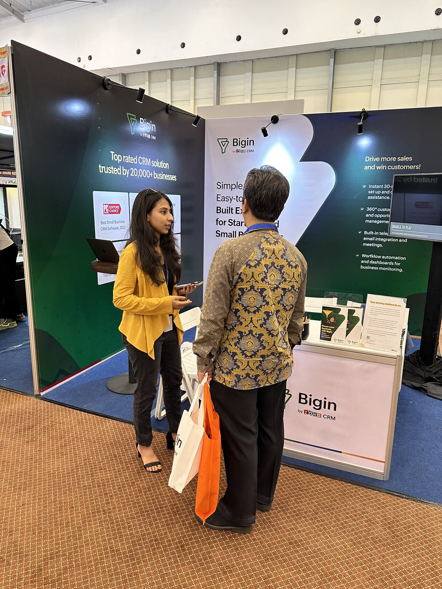 Bigin's tweet photo. The Bigin booth at #IFBCExpo2023 , Jakarta bustled with life as small business owners dropped by. 

Our team spent a wholesome weekend networking and educating people on the importance of a CRM and how Bigin can help their business grow! 🚀

@infofranchisexp https://t.co/fs0iBSUq3I