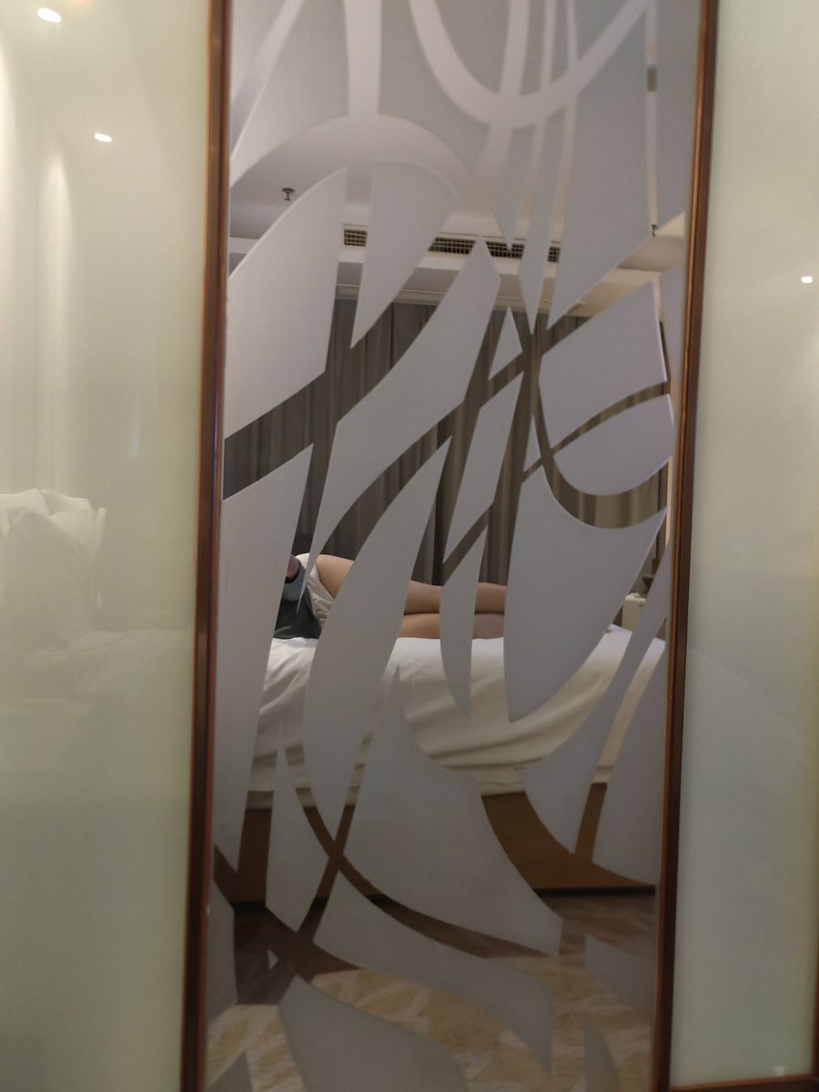 老公不在家，独自一人火热难耐