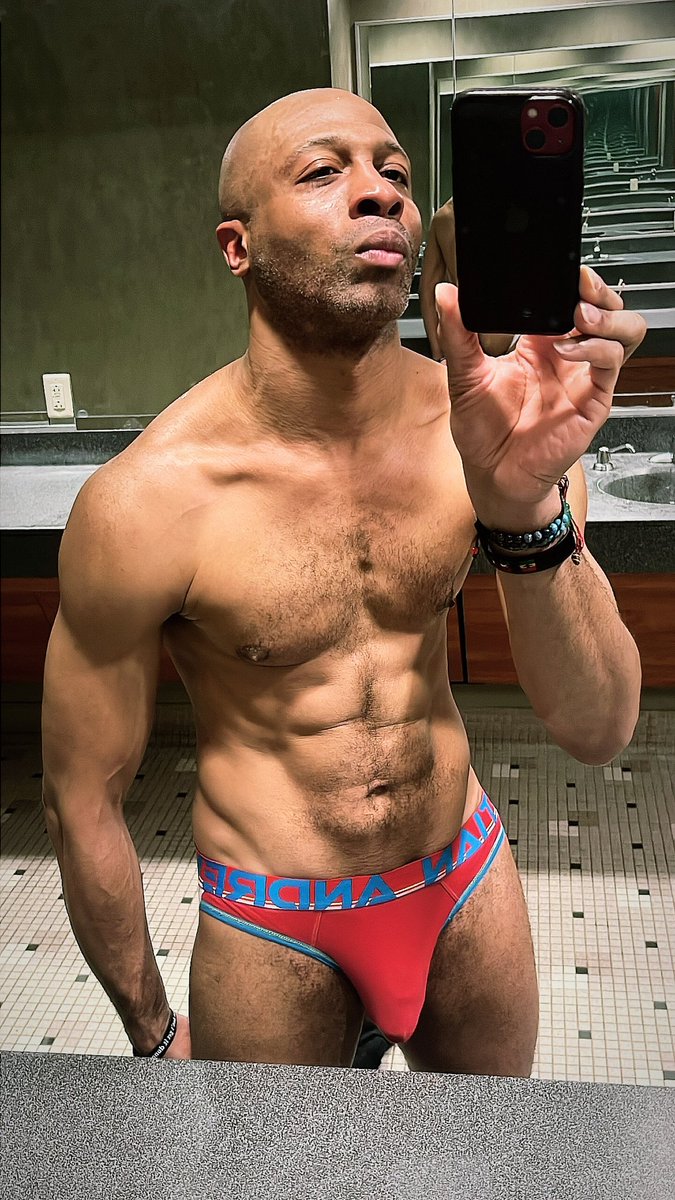 #SundayFunday <a href="/andrewchristian/">Andrew Christian</a> 
#beforeandafter #FitnessGoals #fitnessmotivation #gymmotivation #Gymbro #progressnotperfection #workhardplayharder