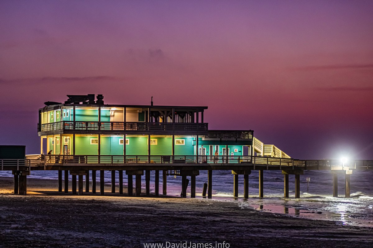DavidJamesVR's tweet photo. Sunday #sunrise @galveston @NWSHouston @SaltwaterRecon @TxStormChasers https://t.co/t4lqw5eDsj