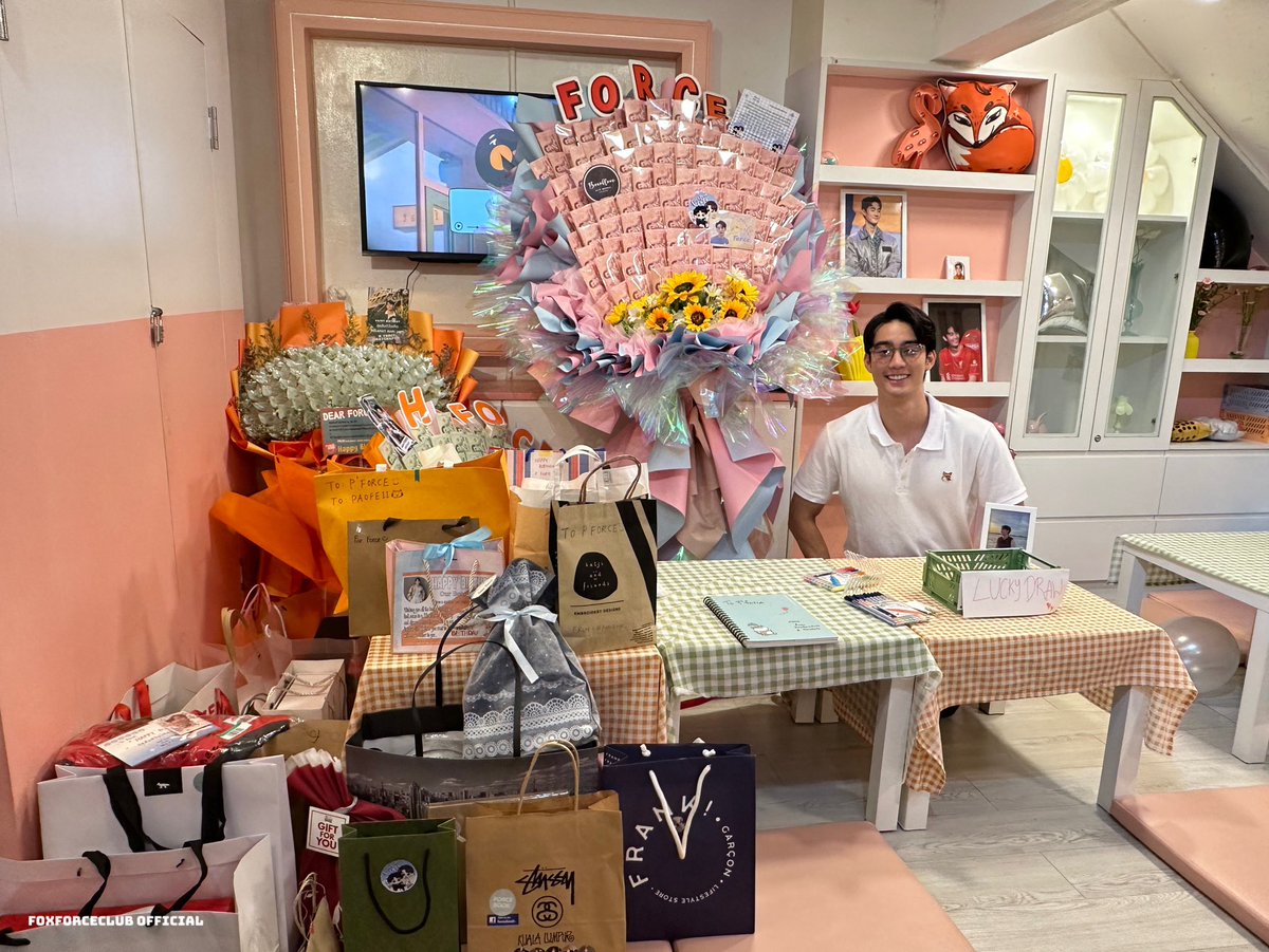 forceofficial_'s tweet photo. ⟢ ♡ THANK YOU FROM US ♡ ⟢
จบไปแล้วกับ #ForceBirthdayProject2023 เราขอขอบคุณแฟนคลับทุกคนที่ให้ความสนใจในกิจกรรมของทางบ้าน ขอบคุณของขวัญทุกชิ้นและคำอวยพรที่มีให้ฟอส หากครั้งนี้มีข้อผิดพลาดไปทางบ้านต้องขออภัยมา ณ ที่นี้ และพร้อมปรับปรุงในครั้งต่อไปนะคะ 💓
@fforcejs #fforce_ https://t.co/15jyjQJjZl