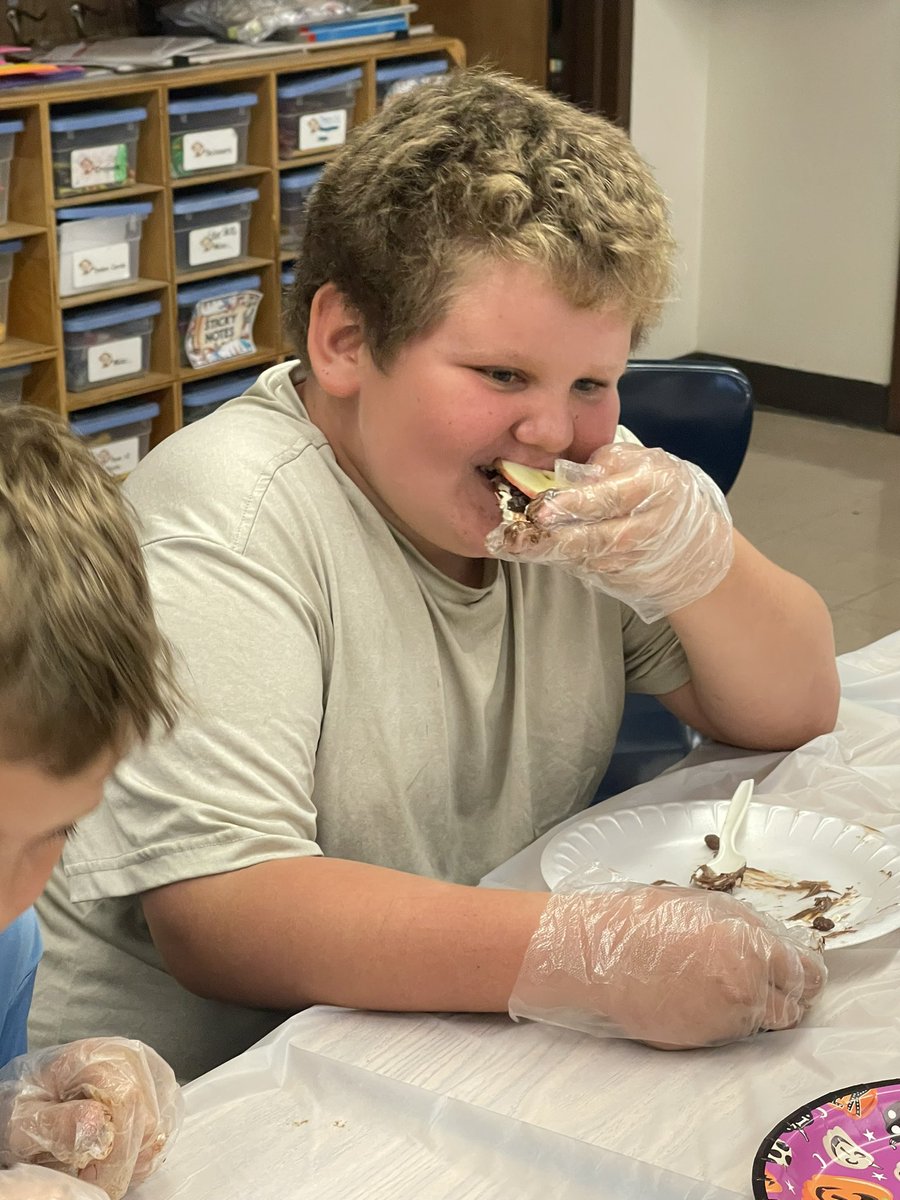 cironek1219's tweet photo. Cooking club in fourth grade teaches quick and simple after school snacks students can go home and make:) @CitrusSchools #celebratelps https://t.co/8KQa9PPkQR