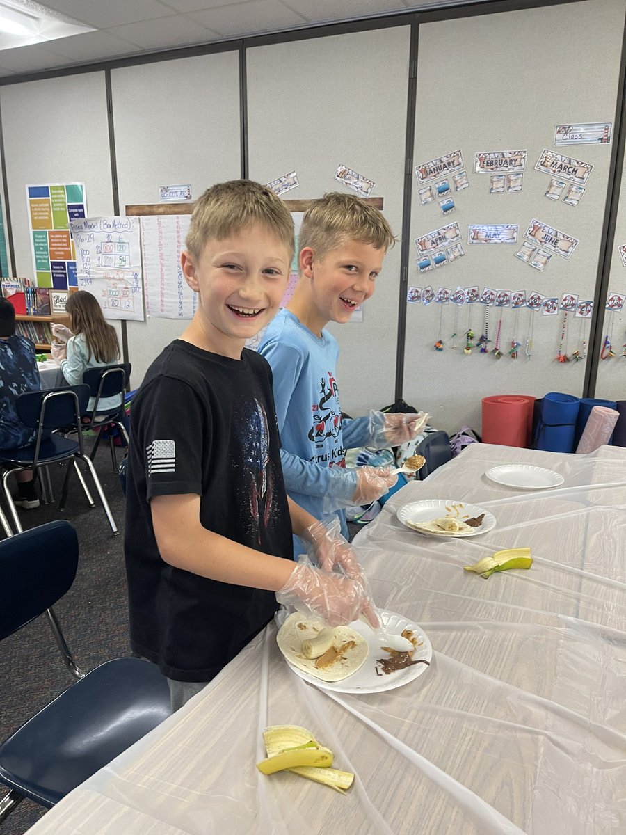 cironek1219's tweet photo. Cooking club in fourth grade teaches quick and simple after school snacks students can go home and make:) @CitrusSchools #celebratelps https://t.co/8KQa9PPkQR