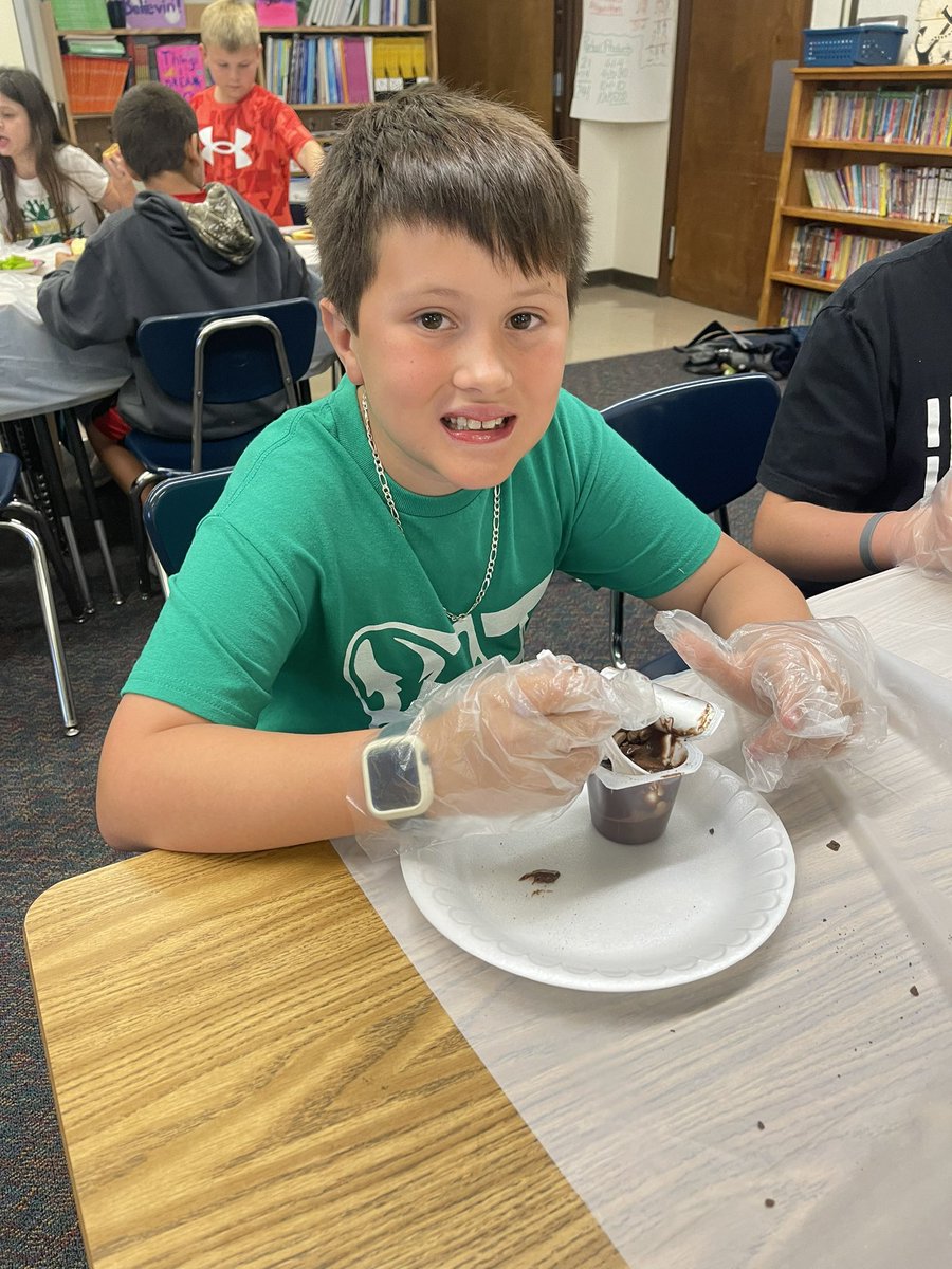 cironek1219's tweet photo. Cooking club in fourth grade teaches quick and simple after school snacks students can go home and make:) @CitrusSchools #celebratelps https://t.co/8KQa9PPkQR