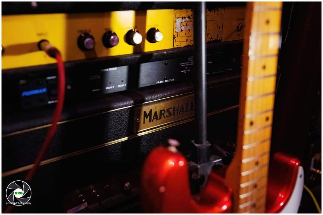 Recording sessions, a pleasure to work with great musicians and engineers (and take photographs) #superfly #singer #music #guitar #marshallamps #canonphotography
