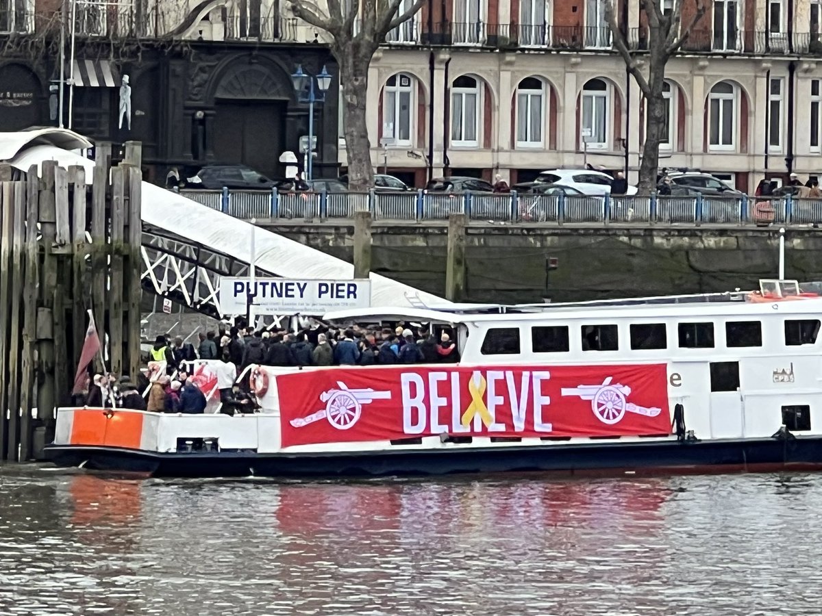 laythy29's tweet photo. Absolutely love the fact you can hear Gooners on the Arsenal party boat to Fulham singing their heads off from across the Thames right now. I believe they left at 930am this morning. You love to see it! 🔴⚪️🔴⚪️ https://t.co/deo5Nw0UMI