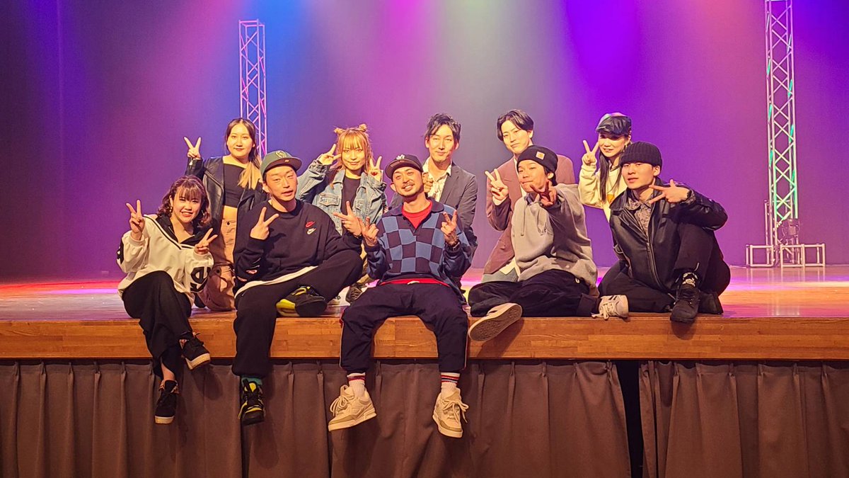 naoyacarpediem's tweet photo. 福井のトップレベルのダンサー👍
先生の皆さん、まじエモい✨
超絶カッケー👍
#BRUSHUP
#DANCE
#福井
#まなびサイト
#トゥーアーティー
#infolive
#ダンス発表会
#あじさいホール https://t.co/6LBvBRjui1