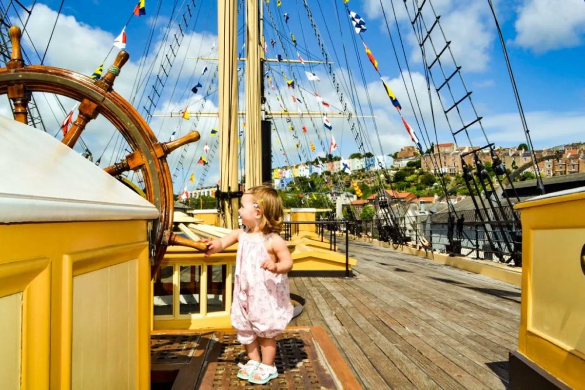 From incredible adventures in the great outdoors, to attraction membership, thrilling days out &amp; surfing vouchers, if you’re looking for inspiration for #Bristol family experience #giftideas, they’re all here! buff.ly/3ZXFToD 
#visitbristol
