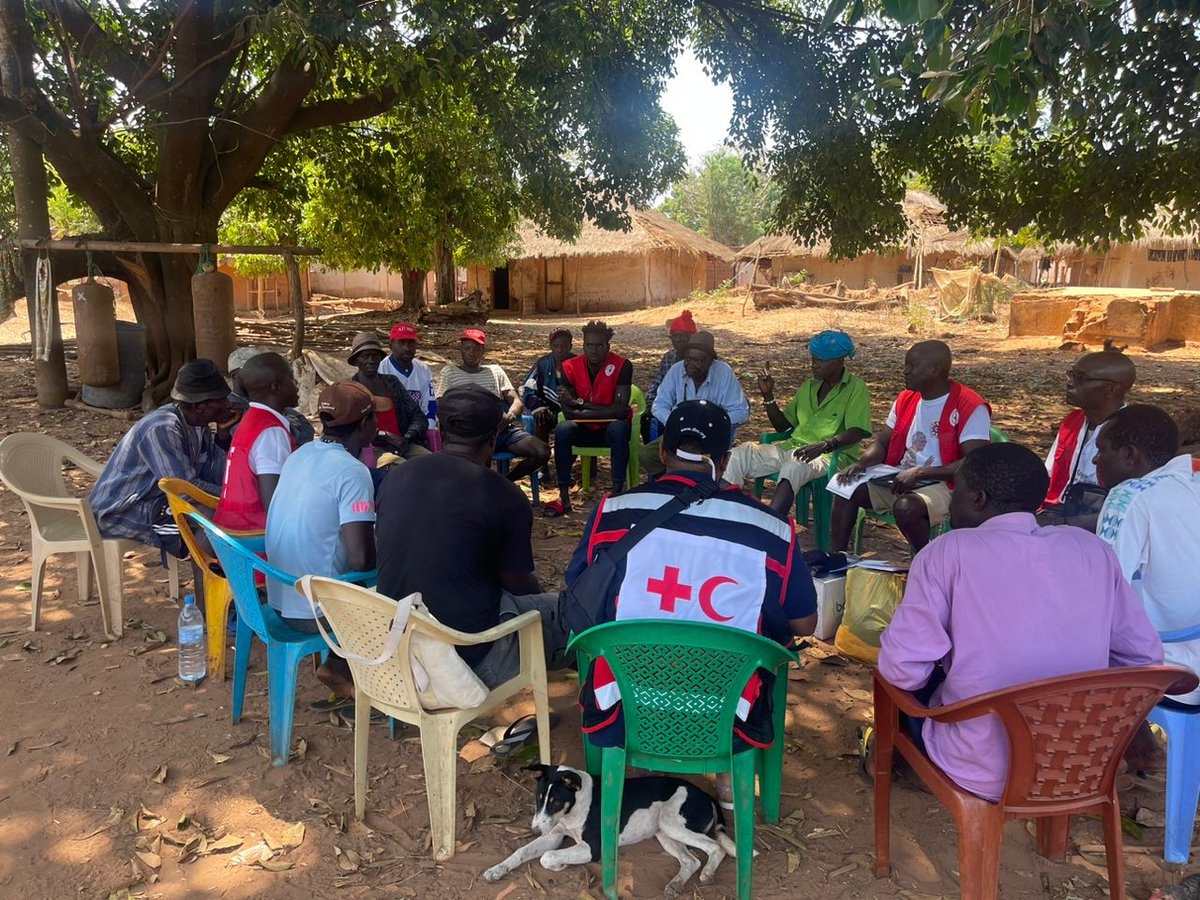 AwanGhulamMuha1's tweet photo. DREF implementation in progress for affected communities of fire incident in Menegue island of Guinea Bissau. Communities are being helped through construction material &amp; conditional cash support. IFRC DREF 
 is playing major support in rehabilitation https://t.co/p7hhBUZIpT