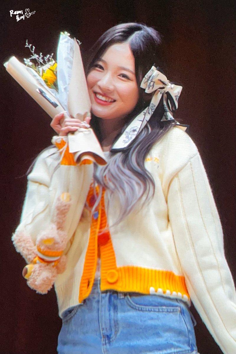 010426com's tweet photo. 230312 팬사인회 프리뷰 ♡

花の少女です💐

#체리블렛 #CherryBullet
#레미 #REMI
@cherrybullet https://t.co/0MquR822o9