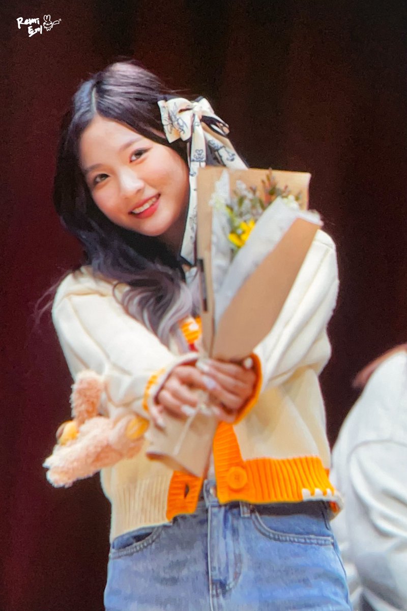 010426com's tweet photo. 230312 팬사인회 프리뷰 ♡

花の少女です💐

#체리블렛 #CherryBullet
#레미 #REMI
@cherrybullet https://t.co/0MquR822o9
