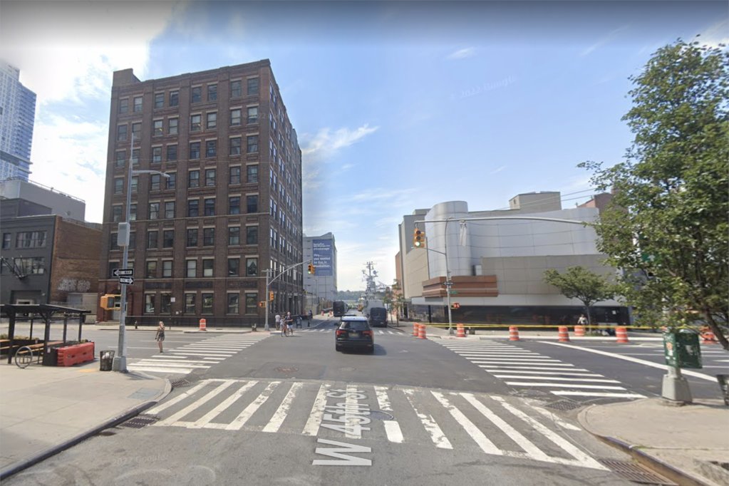 New York Post on Twitter "Texas tourist held in headlock, mugged at