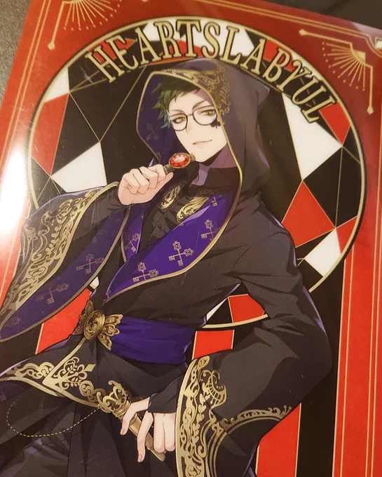 これは昨日の3周年祝いをした後に寄り道してお御迎えしたトレパイなんだけど式典服のトレパイはなんかこう…ちょっと挑発的なセクシーさで魅せてきてけしからんな…って…ずっと思ってた… 