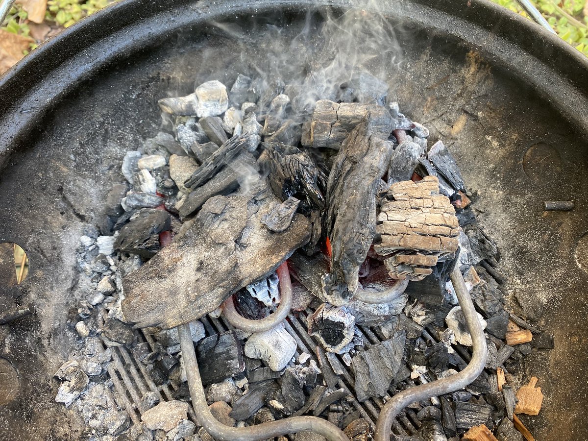 cuinadiscreta's tweet photo. Avui una altra tanda de pulled pork! Va tan bé tenir-ne congelat i anar-lo treient de tant en quant…!

Amb una sola peça de 1,2kg n’hem tingut 10 racions des de l’anterior (que el vam fer al setembre)

Doncs altre cop, sant tornem-hi! https://t.co/1J6W4SWefB
