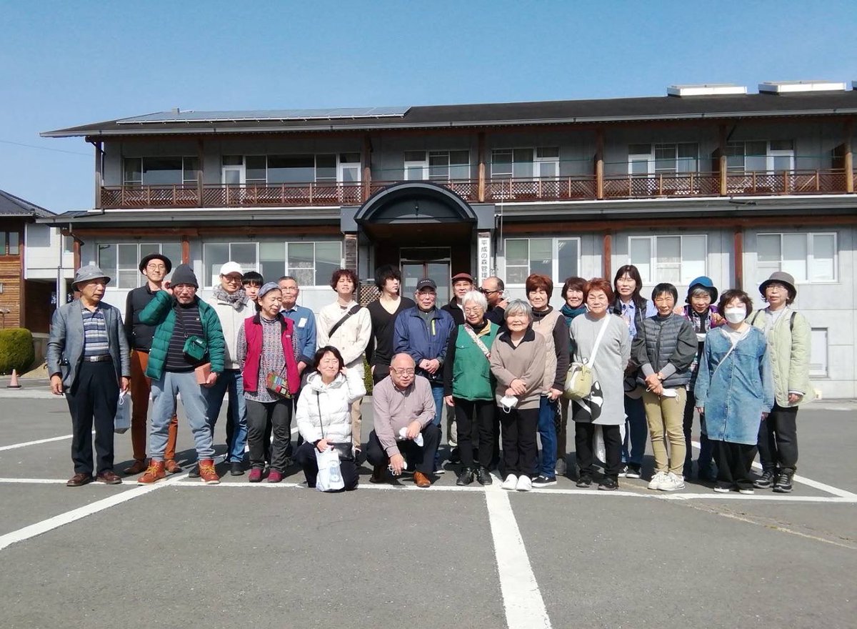 kawabuchi_eiko's tweet photo. 金土日、3日間の旅から帰りました。東北での活動で出逢った多くの人々と再会して、昔話や、近況報告をし合ったり、交流をすることができました。まずは、皆さんおつかれさまでした。（写真は平成の森での交流会です） https://t.co/8pmVmUQ6tK