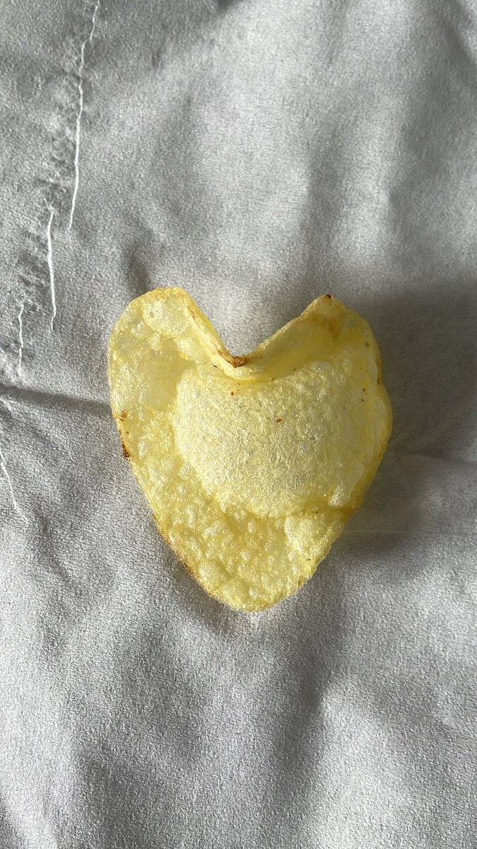 scw194's tweet photo. @walkers_crisps heart shaped crisp?! #lovefromwalkers https://t.co/vlFXdhXML5