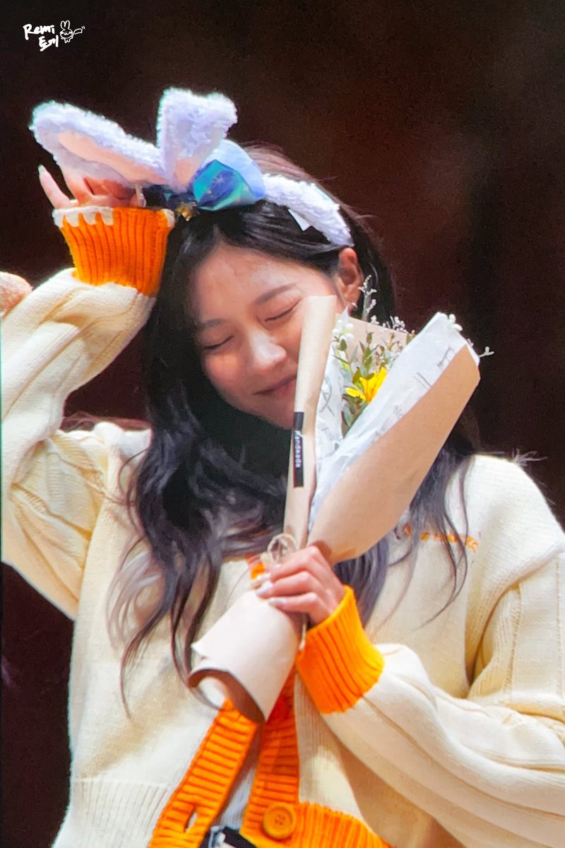 010426com's tweet photo. 230312 팬사인회 프리뷰 ♡

난 레미 밖에
모르는 바보

#체리블렛 #CherryBullet
#레미 #REMI
@cherrybullet https://t.co/KdMKPEcGhD