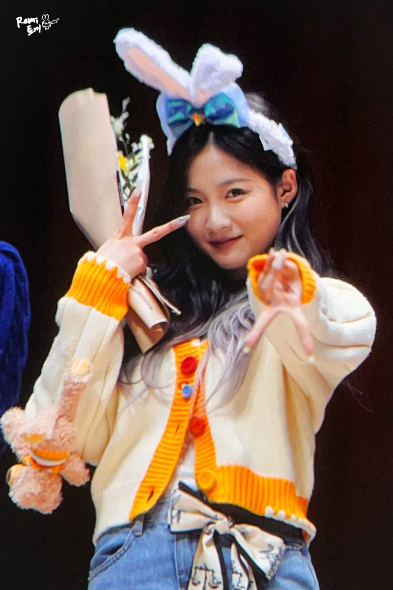 010426com's tweet photo. 230312 팬사인회 프리뷰 ♡

난 레미 밖에
모르는 바보

#체리블렛 #CherryBullet
#레미 #REMI
@cherrybullet https://t.co/KdMKPEcGhD