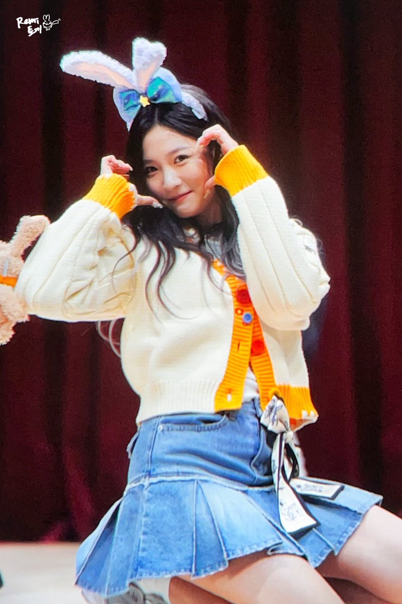 010426com's tweet photo. 230312 팬사인회 프리뷰 ♡

난 레미 밖에
모르는 바보

#체리블렛 #CherryBullet
#레미 #REMI
@cherrybullet https://t.co/KdMKPEcGhD