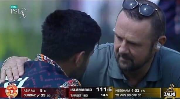 crycrt's tweet photo. 28y/o &amp; top of ranks for years, legends rate him highly, records &amp; awards over past few years, every captain in wt20 celebrated his Bday, praised from Fab 4 &amp; someone of Doull's stature sat to clear up things with him. We've never seen a player from Pak this big in our lifetimes. https://t.co/TIHxBgFaSa