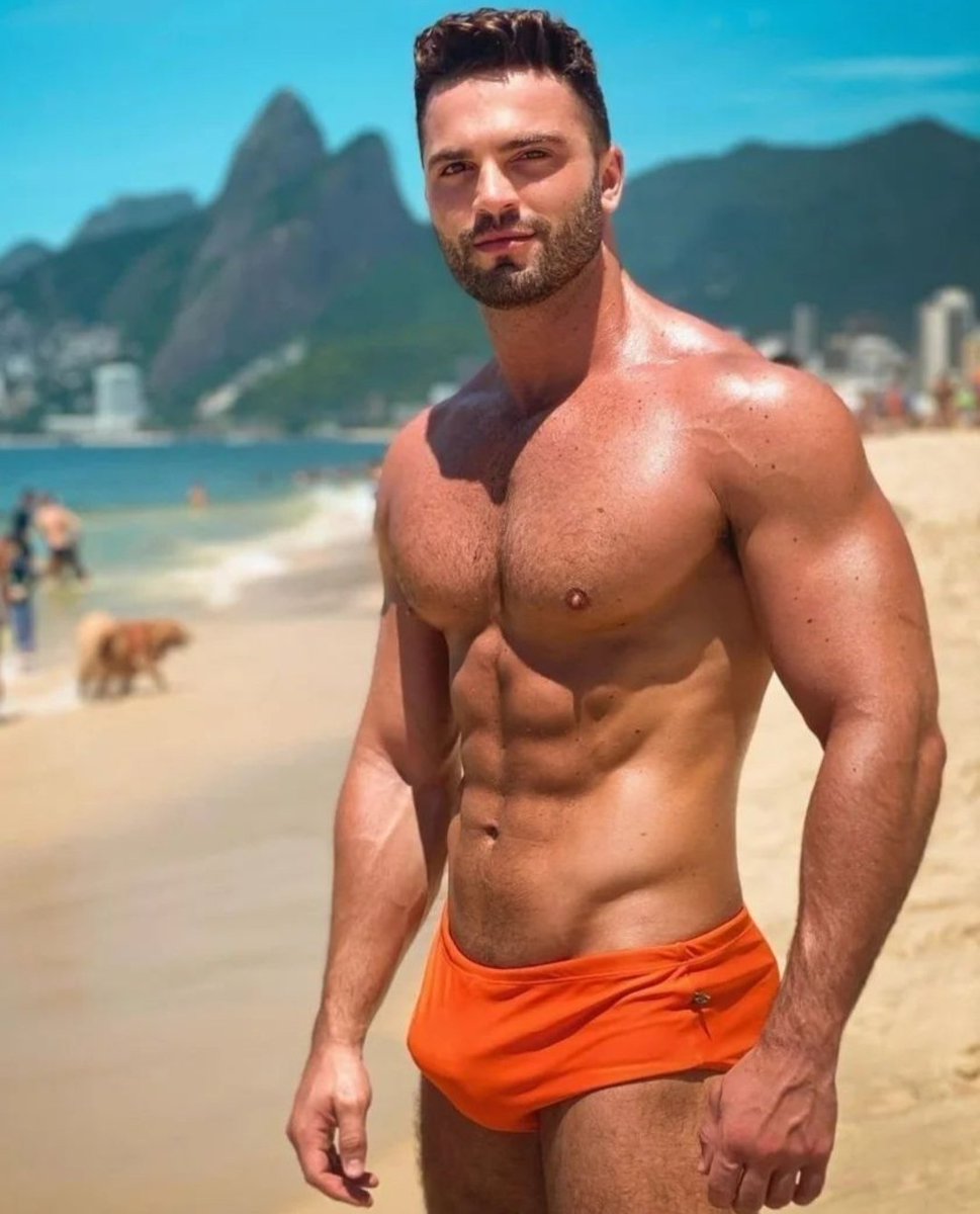 Gustavo Naspolini 🇧🇷🇺🇸
Post 058
MODEL 🩲

No one looks as good in a Brazilian sunga as this beautiful model and influencer showing off his spectacular body on the beaches of Brazil 🏖️

#sexymen #brazil #speedo #speedoboy #bulge #sunga