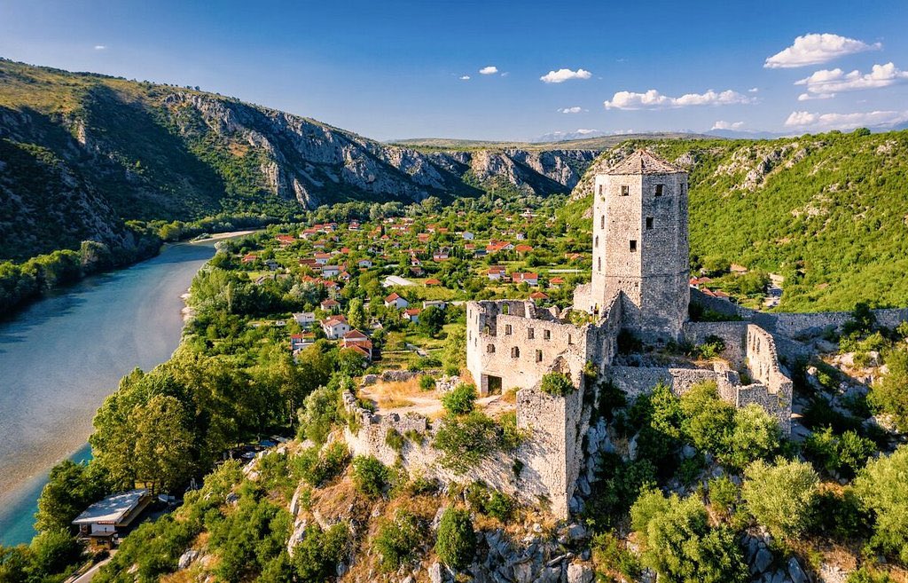 Počitelj, Bosnia Herzegovina 🇧🇦

Počitelj is a settlement and a historic village in Čapljina built by Bosnian king Tvrtko I in 1383.