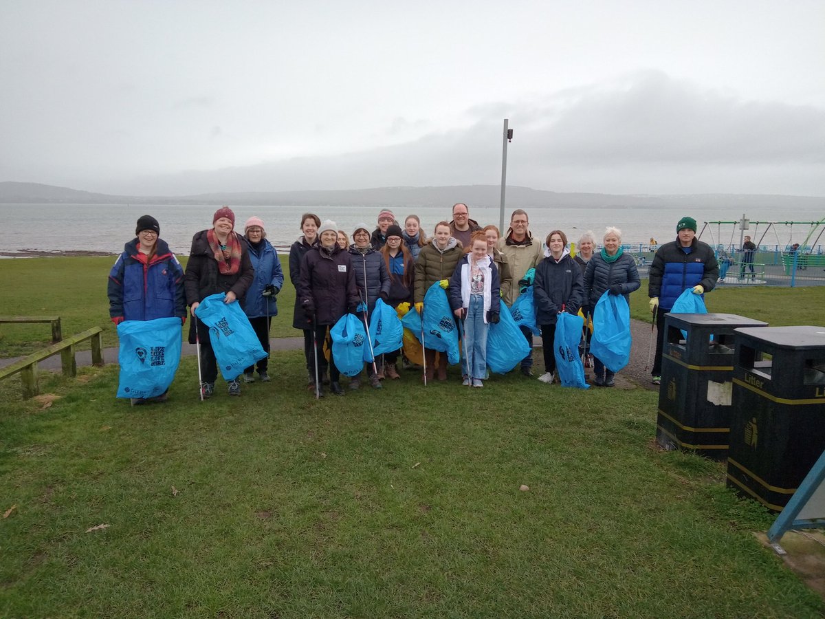 Great turnout at monthly 2nd Sunday beach clean at Seapark. 27 beach cleaners enjoyed the best of today's weather lifting 32kgs of litter & waste. Lots of washed in wet wipes & sanitary products on the beach @niwnews. #BigSpringClean #makingafifference