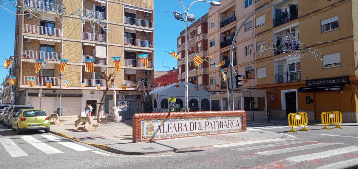 toniesgon's tweet photo. Amvient faller a Alfara del Patriarca. 28 graus i buscant l" ombra https://t.co/8hlZMFsk4u