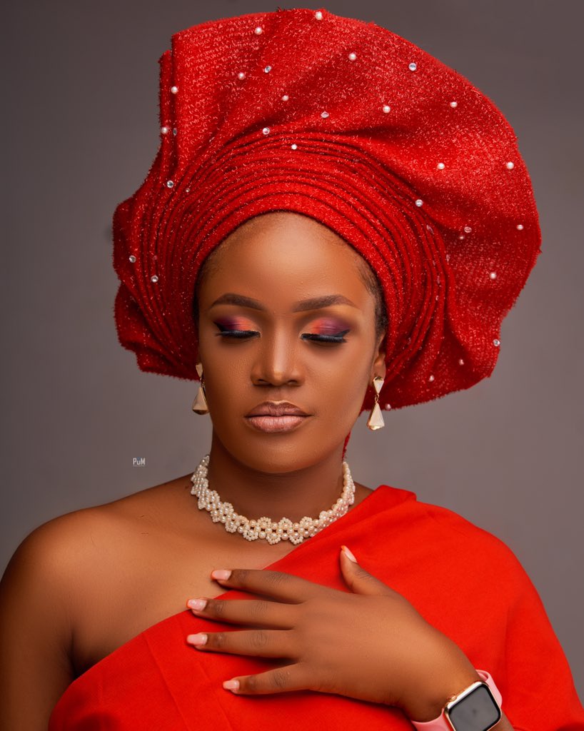 Nawanyagaglori1's tweet image. 25yrs ago, l was born with HIV .
13yrs later, l tried to commit suicide due to the stigma.
10years later l accepted my status and choose to leave a positive life. 
Right now the rest is history!! 
#HIVBeautyQueen