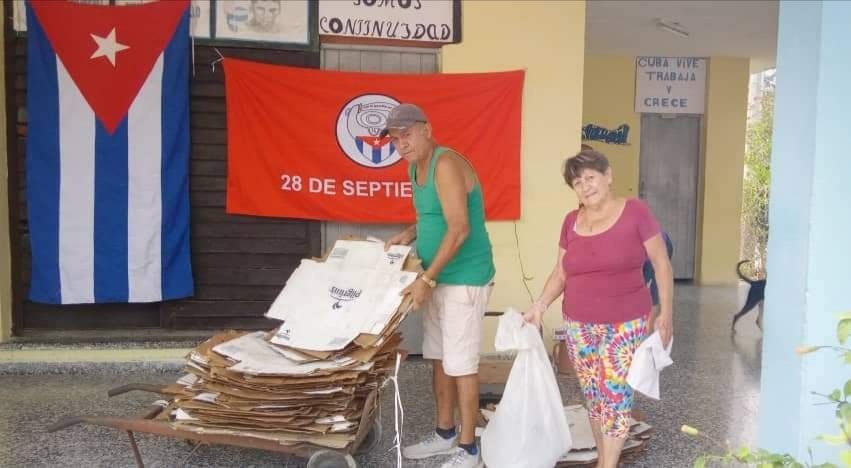Continúan desarrollándose por toda #Cuba los minifestivales de recogida de materias primas, porque el #GER y los #CDRCuba #SomosDelBarrio. #YoVotoXTodos