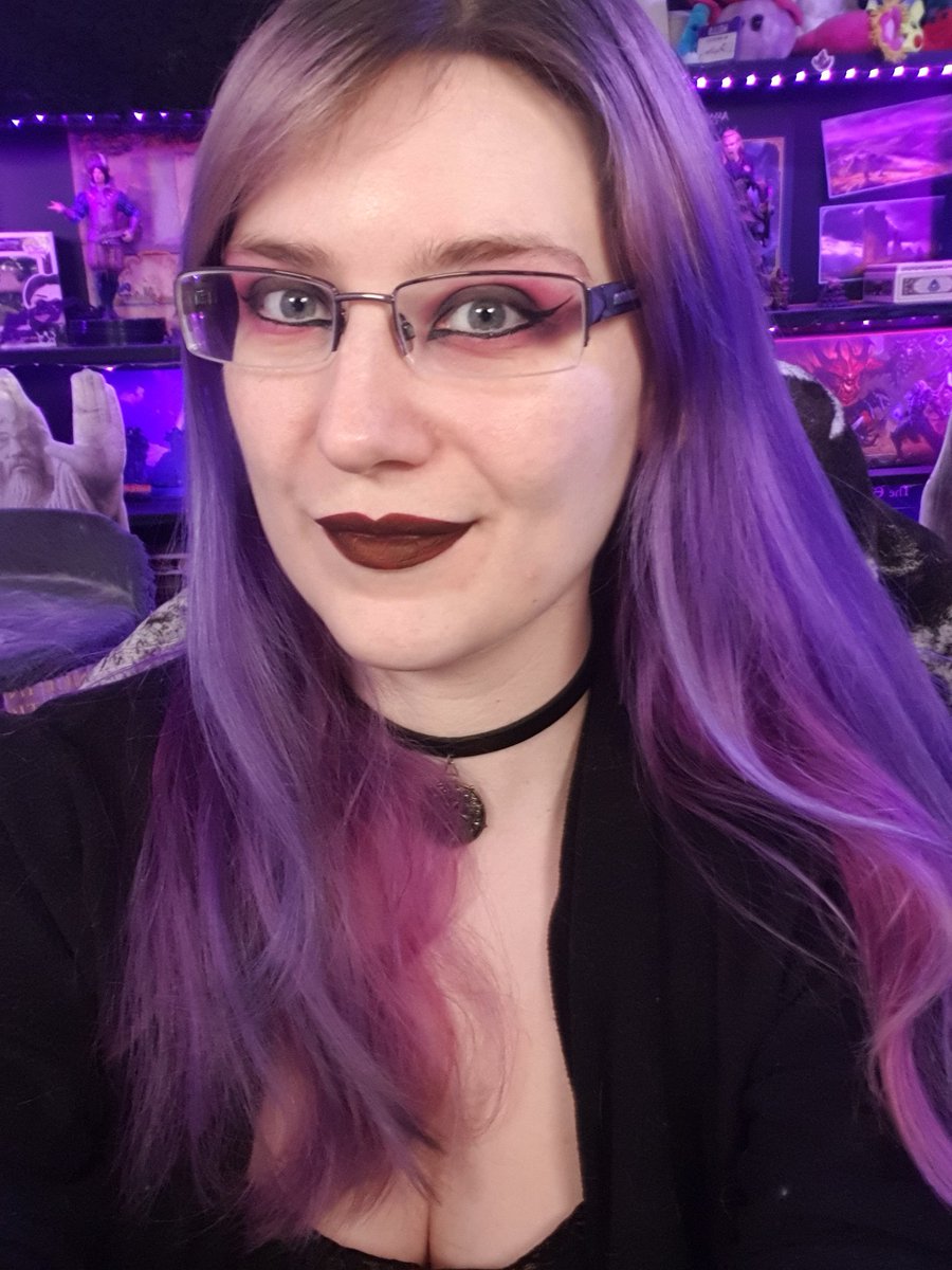 Dracthonia's tweet photo. I have had a week of lurgy so the only way to start the new week off right is with Sunday shenanigans and chats with the Bat Pack!

🔴 Live now with a chill stream catching up with your lovely faces 
🦇💜🦇 https://t.co/QZiuVzmQEk