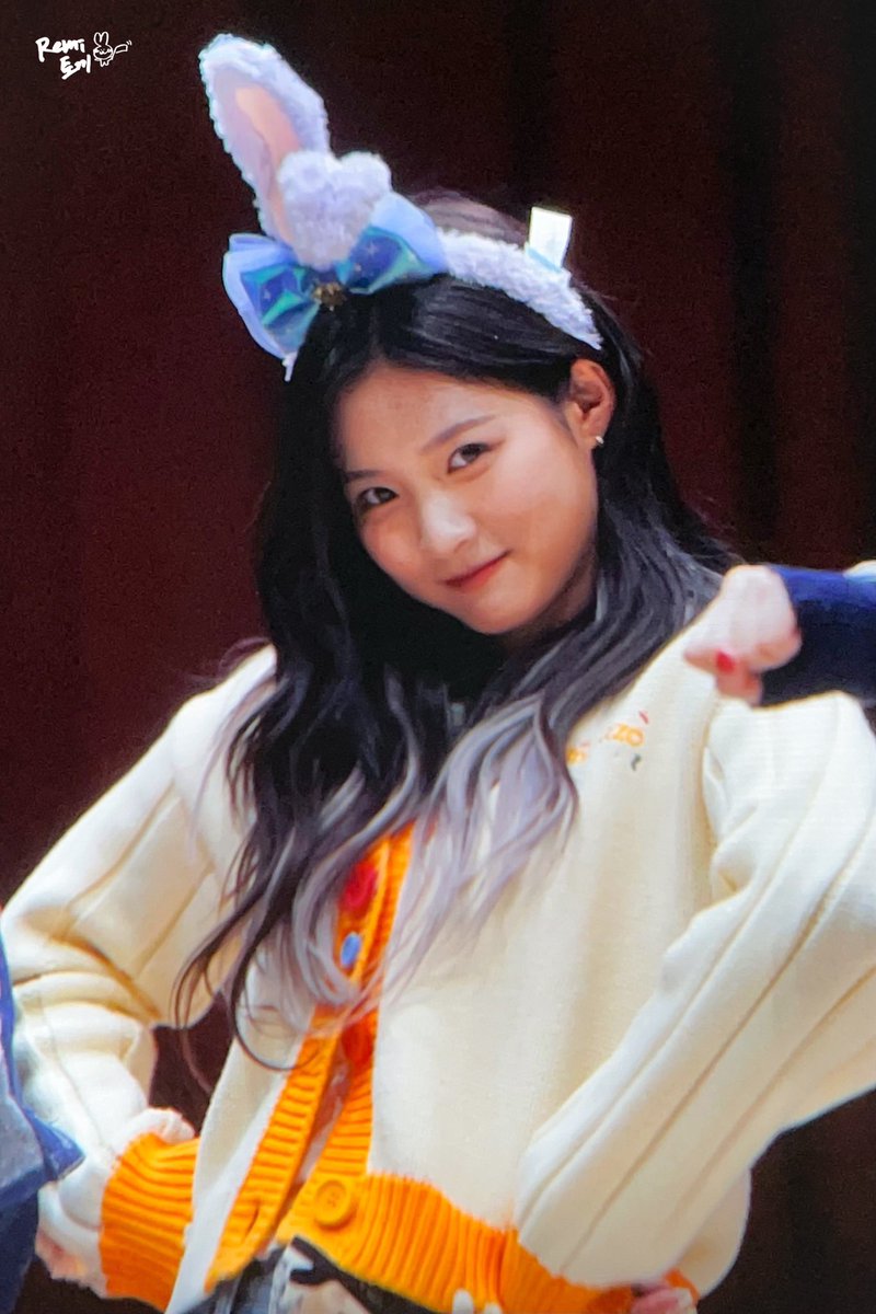 010426com's tweet photo. 230312 팬사인회 프리뷰 ♡

화났는 공주 🙈

#체리블렛 #CherryBullet
#레미 #REMI
@cherrybullet https://t.co/KrHKn80u2K