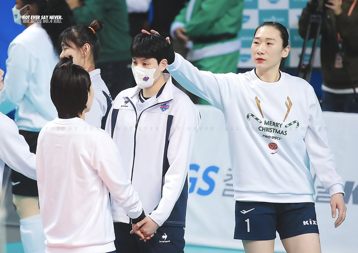 noteversaynever's tweet image. 장충갈때마다 더보고시픔 첫직관 장충이었어서 그런가 아니 사실 걍 숨쉴때마다 보고시픔