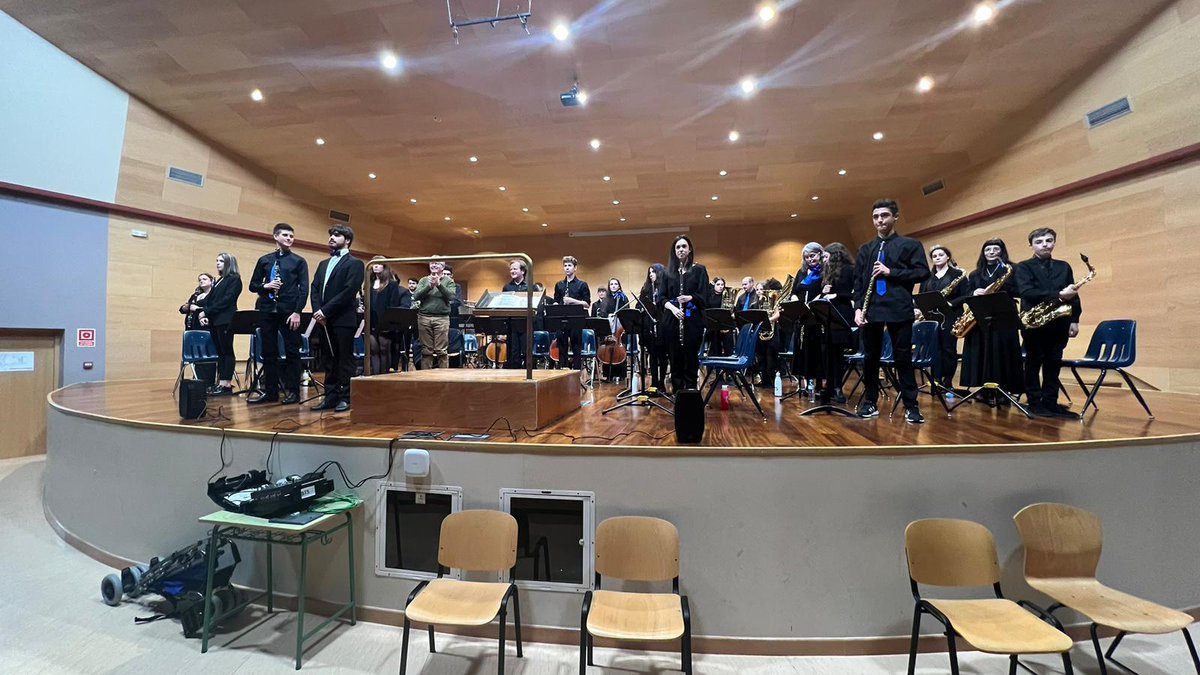 segovia_es's tweet photo. El concejal de @culturahabitada, Alberto Espinar, ha asistido hoy al concierto benéfico de la @BandaTierradeSg a beneficio de Asociación Protectora Animalejos en el @conser_segovia 

#SegoviaEsCultura #LaCiudadQueSomos https://t.co/G0CMx2sarc