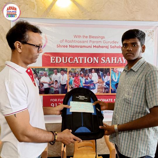 AYSGIndia's tweet photo. Chennai Arhamites providing school bags and fees for bright minds under #educationsahay
DM to join our team
#aysg #chennai #educationispower #education #educationmatters #oneteamonedream #spreadingcoloursofhumanity https://t.co/d8HfNP4sKV