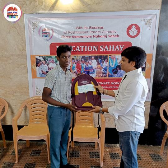 AYSGIndia's tweet photo. Chennai Arhamites providing school bags and fees for bright minds under #educationsahay
DM to join our team
#aysg #chennai #educationispower #education #educationmatters #oneteamonedream #spreadingcoloursofhumanity https://t.co/d8HfNP4sKV