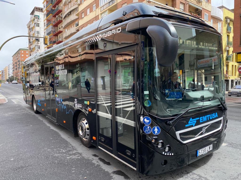 Lada Paciencia Sostener Ayuntamiento Huelva on Twitter: "🚌 El Ayuntamiento #Huelva continúa con  las pruebas de autobuses ecológicos dentro de su plan de descarbonización  del transporte público 🔵 El bus es 100% híbrido y cuenta