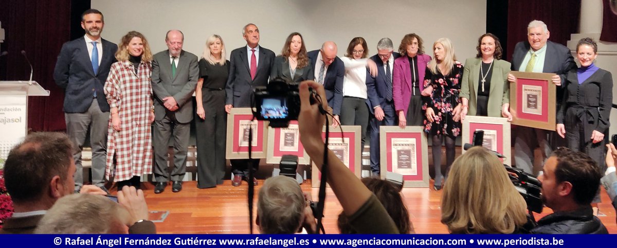 Laura Coello Sánchez <a href="/LauraCoello9/">Laura Coello Sánchez</a> #LauraCoelloSánchez, #bióloga y Rafael Ángel Fernández Gutiérrez <a href="/pressnet/">Rafael Ángel Fernández Gutiérrez🌞Ciberperiodista</a> #RafaelÁngelFernándezGutiérrez, #periodista
En 30 Edición del #Premio de #Comunicación de #AsociaciónDeLaPrensaDeSevilla
bit.ly/lauracoellosan…
rafaelangel.es