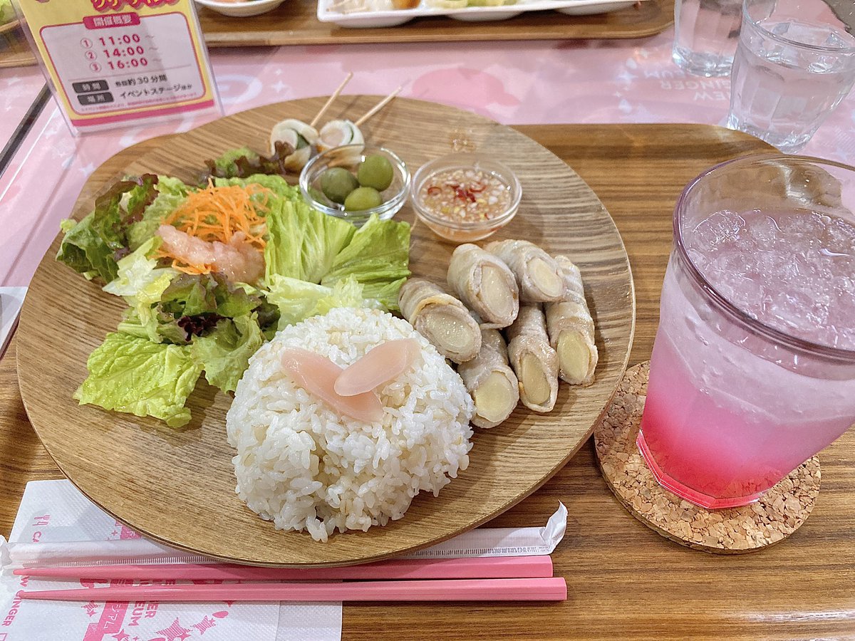 wakky_saaaaan's tweet photo. 【食事&カフェ編】
ランチは生姜肉巻き🥓甘味が強く辛味も少なく大変良き❗️ソフトクリームも生姜の後味が後を引いて美味でした🍦😋
ライダースカフェではメニューがなく、"何にする?笑"とまさかの質問(笑)
結果的に珈琲3杯とチョコをいただき、まさかの500円でした😂
#Newgingermuseum
#ピットイン https://t.co/OZj8cFUx9X
